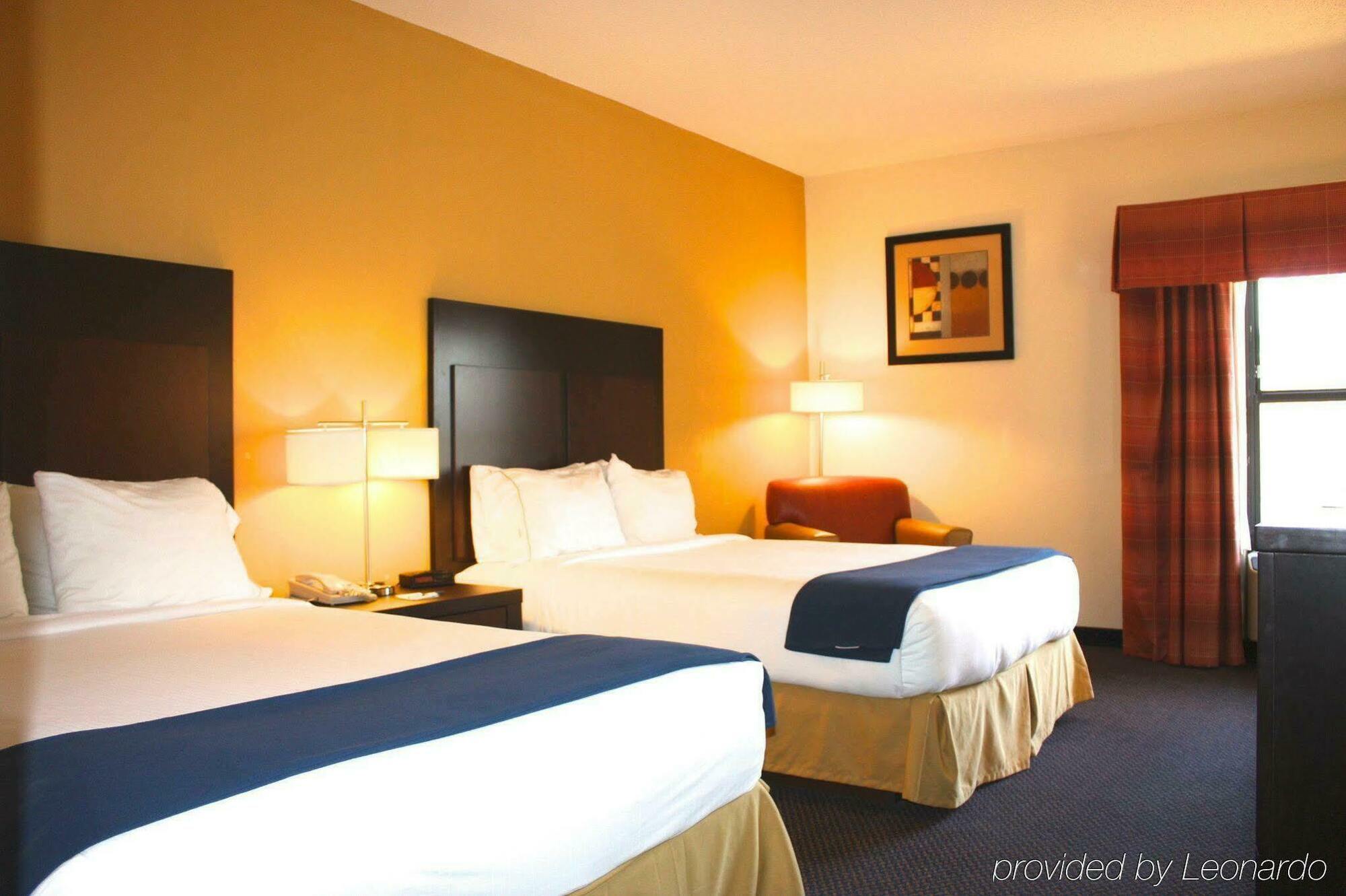 Holiday Inn Express Hillsborough-Durham Area By Ihg Екстериор снимка
